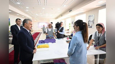 Изрображение 'Президент начал поездку по Кашкадарье с посещения швейного предприятия'