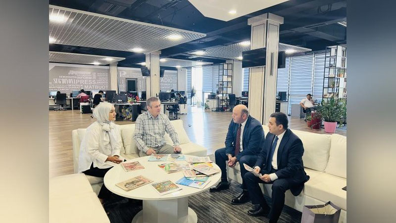 'Ozarbayjon media sohasi vakillari O`zbekiston OAVlari bilan tanishmoqda'ning rasmi