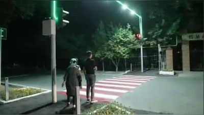 Изрображение 'Видео: как работает первый инновационный светофор в Ташкенте'