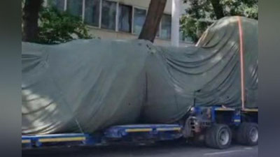 Изрображение 'Скандал с пересадкой деревьев с территории здания СНБ в Ташкенте привел к уголовному делу'