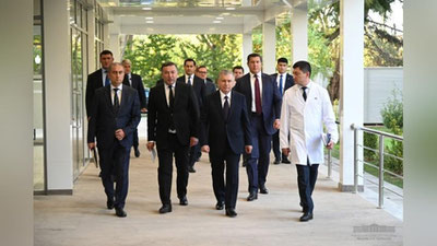 'Shavkat Mirziyoev Respublika shoshilinch tibbiy yordam ilmiy markazi hududida barpo etilgan yangi xirurgiya binosida yaratilgan sharoitlar bilan tanishdi (foto)'ning rasmi