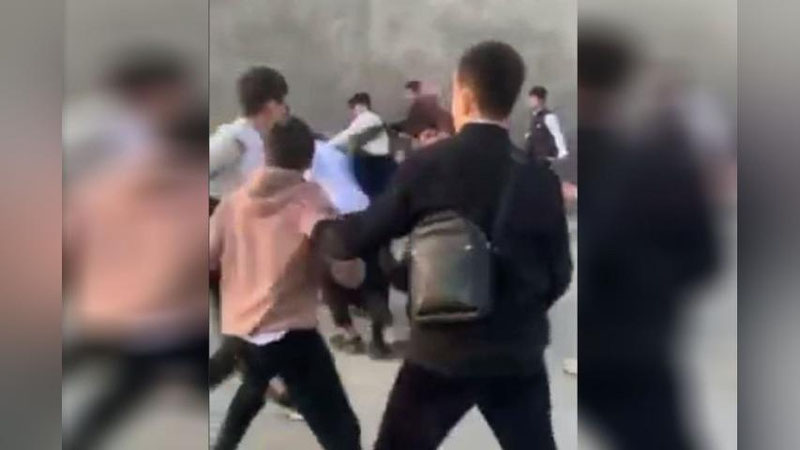 'Toshkentda maktab o`quvchilari va sotuvchi yigitlar mushtlashdi'ning rasmi