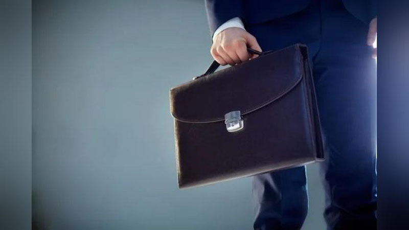 'O`zbekistonda davlat xizmatiga qabul qilingan tadbirkorlar faoliyati to`xtatib turilishi mumkin'ning rasmi