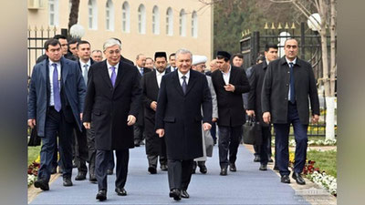 'Qozog`iston Prezidenti Shayx Xovandi Tohur va To`labiy maqbaralarini ziyorat qildi'ning rasmi