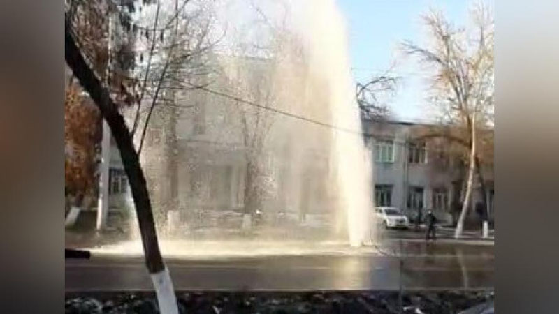 'Toshkentda suv quvuri yorilib ketdi (video)'ning rasmi