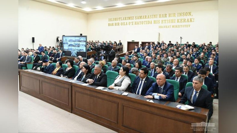 'Yil yakuniga qadar 14 ta yirik savdo kompleksi va 12 mingta savdo-servis ob`ektlari tashkil etilishi kerak'ning rasmi