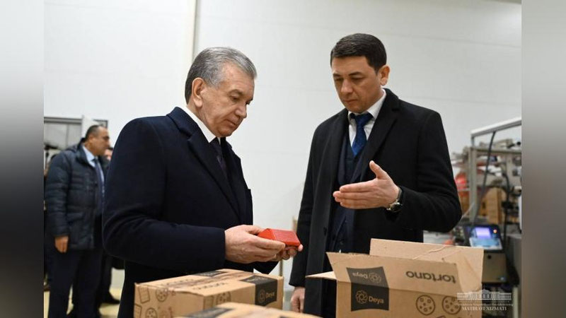 'Shavkat Mirziyoev Jizzaxdagi sanoat korxonalari faoliyati bilan tanishdi'ning rasmi