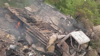 'Qashqadaryoda yuk mashinasi pastlikka qulab yonib ketdi'ning rasmi