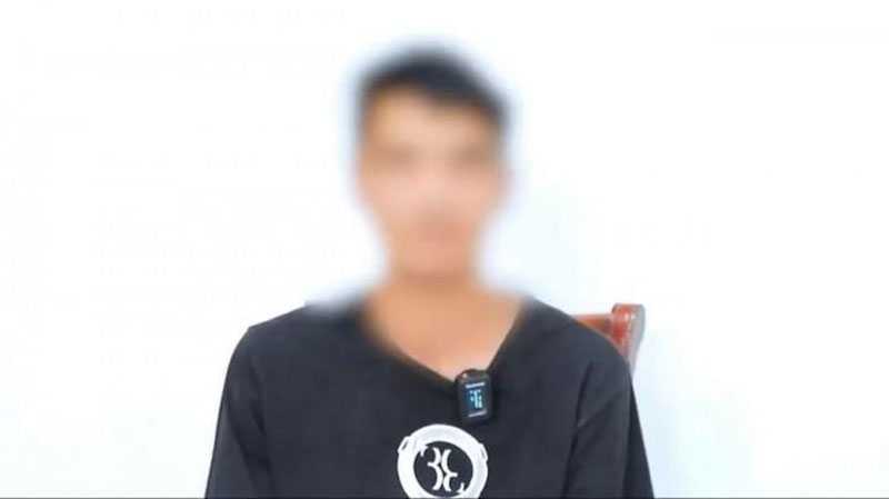 'Toshkent viloyatida 2 yashar bolasini qiynoqqa solib, videoga olgan 30 yoshli ota uzr so`radi (video)'ning rasmi