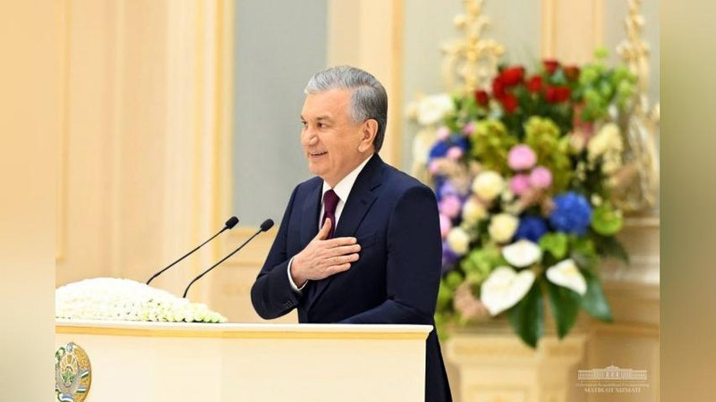 'Shavkat Mirziyoev Ko`ksaroyda mustaqillikning 32 yilligi munosabati bilan taqdirlanganlarga davlat mukofotlarini topshirdi (foto)'ning rasmi