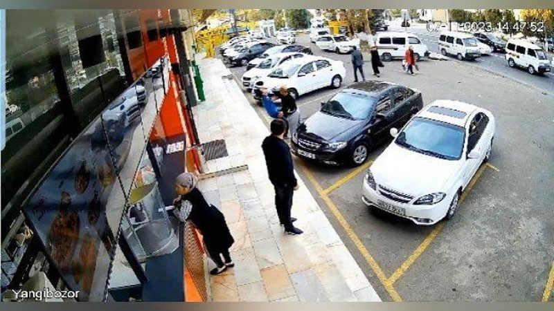 Изрображение 'Мгновенный нокаут в ходе "разборок" возле кафе под Ташкентом попал на видео'