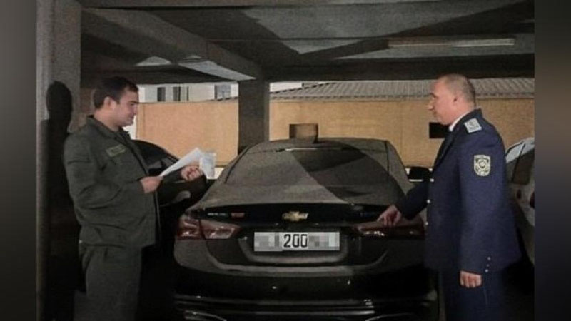 'Toshkentda 128 ta jarimasi bor Malibu "stoyanka"ga joylashtirildi'ning rasmi