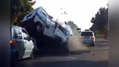 Изрображение 'В Зангиате произошло смертельное ДТП: момент удара попал на видео'