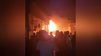 'Qo`qondagi bozorda yonib ketgan do`konlar 15 kunda qayta qurib berilishi aytildi'ning rasmi