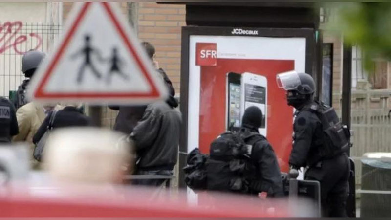 Изрображение 'НЕИЗВЕСТНЫЙ ЗАХВАТИЛ ЗАЛОЖНИКОВ В МАГАЗИНЕ ВО ФРАНЦИИ'