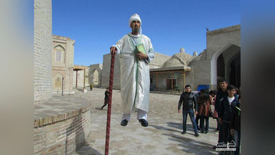 Изрображение 'В БУХАРЕ В ВОЗДУХЕ ТЕПЕРЬ ПАРЯТ УЧЕНЫЕ (ФОТО)'