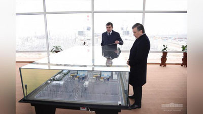 Изрображение 'ФОТО: ШАВКАТ МИРЗИЁЕВ ОЗНАКОМИЛСЯ С ПРОЕКТОМ ТУРАКУРГАНСКОЙ ТЭС'