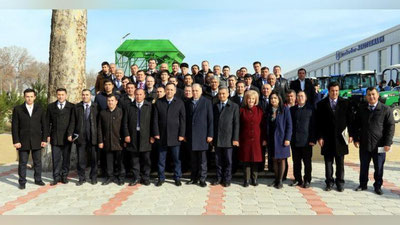 Изрображение 'ДЕПУТАТЫ ОЗНАКОМИЛИСЬ С СЕЛЬХОЗТЕХНИКОЙ, ПРОИЗВОДИМОЙ В УЗБЕКИСТАНЕ (ФОТО)'