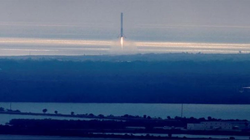 Изрображение 'В США ЧАСТНАЯ КОМПАНИЯ SPACE X УСПЕШНО ЗАПУСТИЛА РАКЕТУ К МКС (ВИДЕО)'