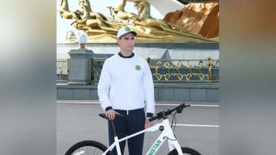 Изрображение 'Сердар Бердымухамедов возглавил массовый велопробег в Ашхабаде (видео)'