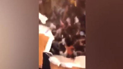 Изрображение 'ОБРУШЕНИЕ ПОЛА В США ВО ВРЕМЯ ВЕЧЕРИНКИ ПОПАЛО НА ВИДЕО'