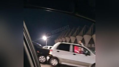 Изрображение 'У стадиона Бунёдкор столкнулись 6 автомобилей (видео)'