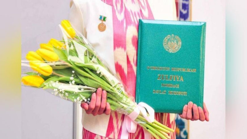 Изрображение 'Президент подписал постановление о награждении 28-ми девушек премией имени Зульфии'