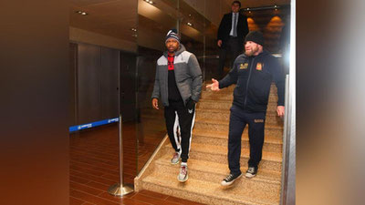 Изрображение 'Рой Джонс и Джефф Монсон прилетели в Ташкент (видео)'