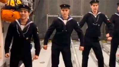 Изрображение 'Потешный танец диснеевских героев сделал финских матросов звездами сети (видео)'