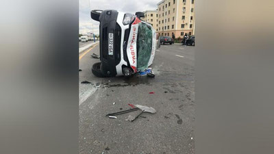 Изрображение 'В Ташкенте столкнулись машина скорой помощи и "Эпика": 5 человек пострадали (видео)'