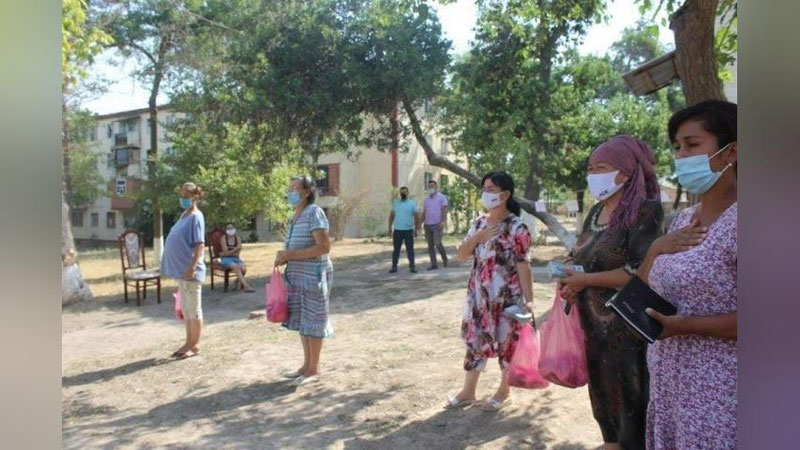 Изрображение 'В Алмалыке неизвестный раздал деньги и мясо 100 семьям'