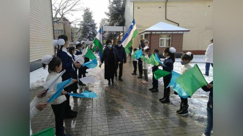 Изрображение 'Приняты меры в отношении руководства школы, где детей вывели на мороз без верхней одежды'