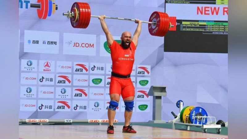 Изрображение 'Руслан Нурудинов установил мировой рекорд на чемпионате Азии в Ташкенте'