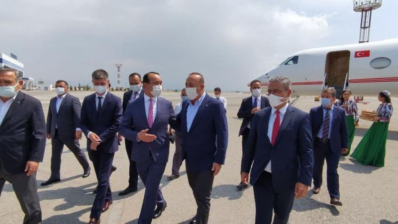 Изрображение 'Министр иностранных дел Турции прибыл в Фергану'