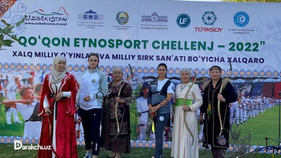 'O`zbekistonni velosipedda sayr qilayotgan shveysariyaliklar va 60 yoshida kamondan o`q otayotgan onaxon bilan suhbat'ning rasmi