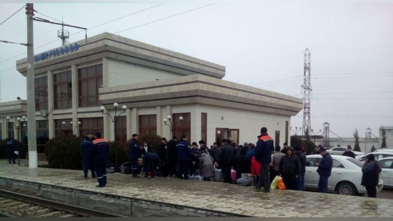 '"Qamchiq" dovoni yopildi. Yo`lovchilar temir yo`l orqali manziliga etkazildi'ning rasmi