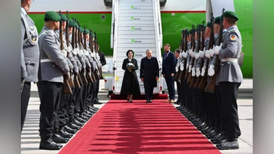 Изрображение 'Президент Узбекистана с супругой прибыли в Берлин (фото)'