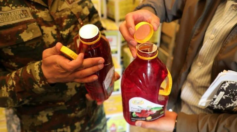 Изрображение 'В гранатовом соке из Афганистана узбекские таможенники обнаружили метамфетамин (видео)'