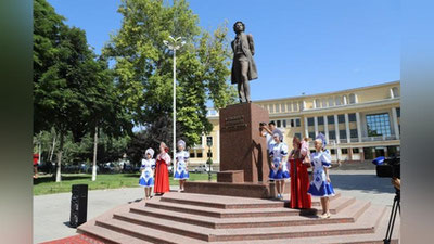 Изрображение 'В Ташкенте отметили день рождения Александра Сергеевича Пушкина'