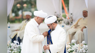 'Muftiy Shayx Nuriddin Xoliqnazar Qirg`izistonning "Birdamlik" medali bilan taqdirlandi'ning rasmi