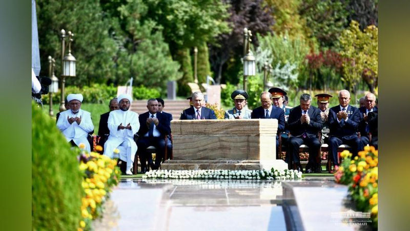 'Shahidlar xotirasi xiyobonida qatag`on qurbonlarini yod etish marosimi bo`lib o`tdi'ning rasmi