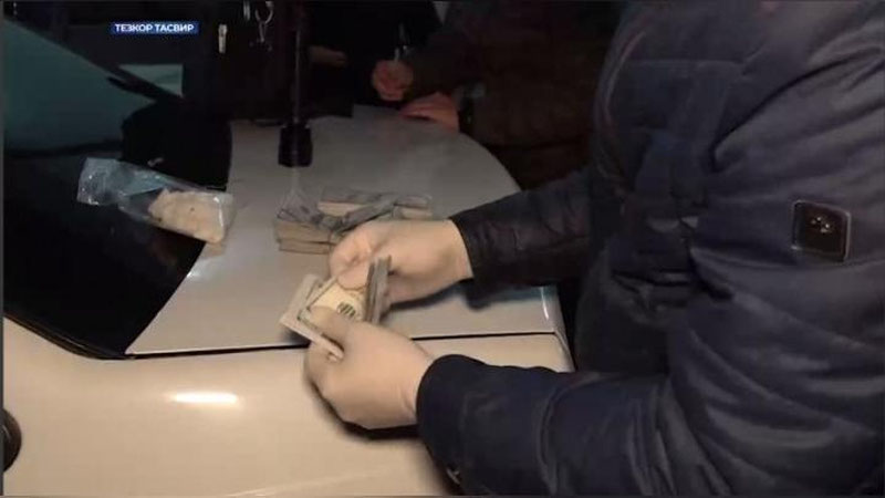 'Gulistonda "dom" qurish uchun erni 300 ming AQSh dollarga sotmoqchi bo`lganlar qo`lga olindi (video)'ning rasmi