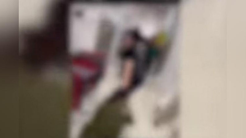 'Qoraqalpog`istonda 30 yoshli ayol boshqa bir ayolni kaltakladi (video)'ning rasmi