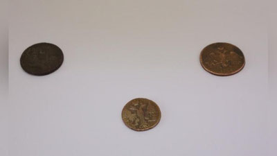 Изрображение 'Монеты XVIII века изъяли у пассажиров рейса Бухара-Москва'