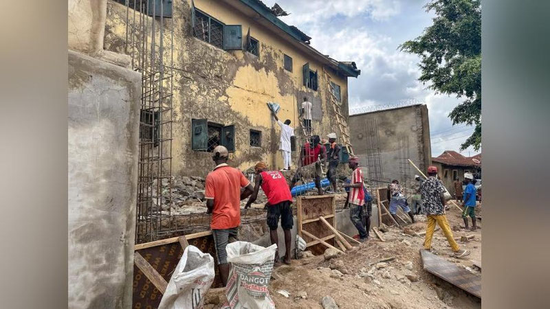 'Nigeriyada mahbuslar qamoqxonadan qochib ketdi'ning rasmi