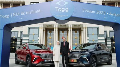 'Turkiyaning birinchi Togg elektromobili sotuvga chiqdi, uning birinchi egasi Erdo`g`on bo`ldi (video)'ning rasmi