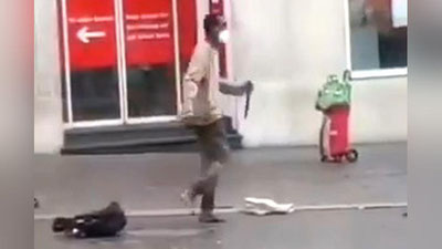 Изрображение 'Кровавая пятница в немецком Вюрцбурге: уроженец Сомали зарезал 3-х человек на площади (видео)'