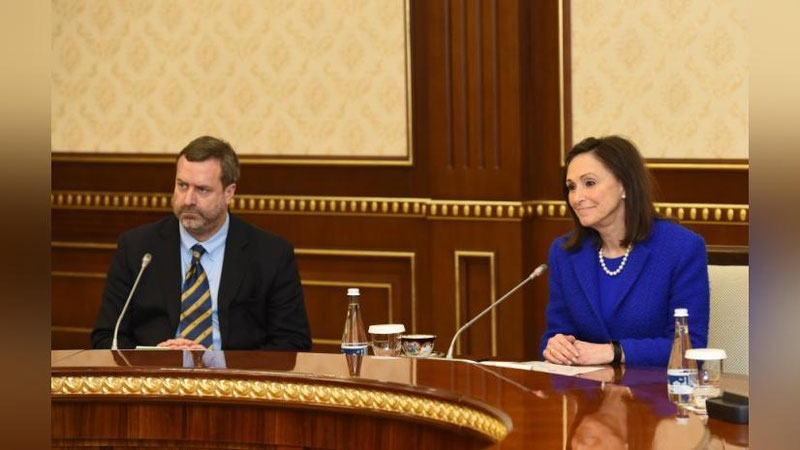 Изрображение 'ПРЕЗИДЕНТ ПРИНЯЛ ПРЕДСЕДАТЕЛЯ АМЕРИКАНО-УЗБЕКСКОЙ ТОРГОВОЙ ПАЛАТЫ (ВИДЕО)'