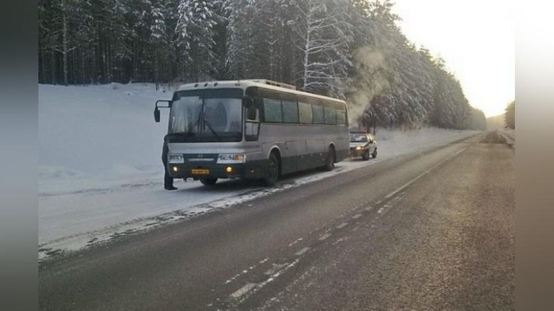 'Nosoz avtobusda Rossiyaga ketayotgan 55 nafar o`zbek Qozog`iston trassasida sovuqda qutqarib olindi'ning rasmi