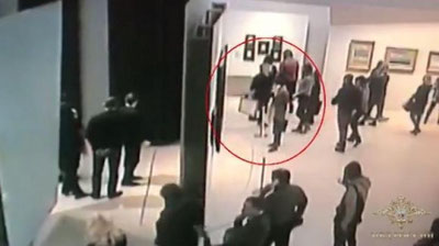 Изрображение 'ДЕРЗКАЯ КРАЖА КАРТИНА ИЗ "ТРЕТЬЯКОВКИ" ПОПАЛА НА ВИДЕО'